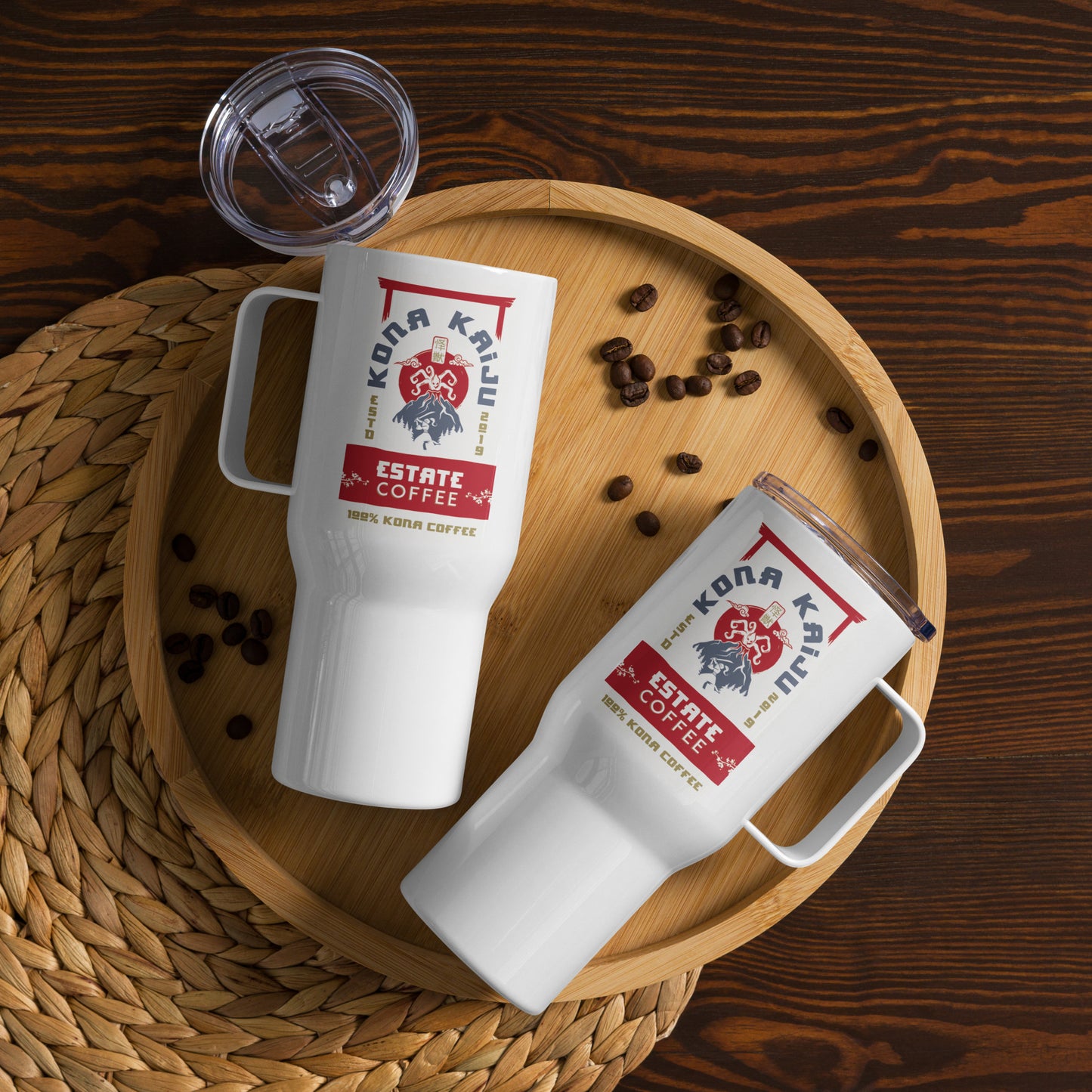Travel mug with a handle